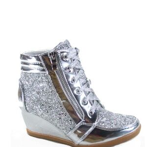 Silver metallic women’s shoe wedge with glitter size 7 1/2